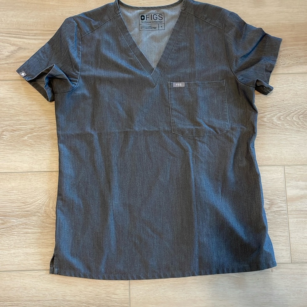 FIGS scrub top.
